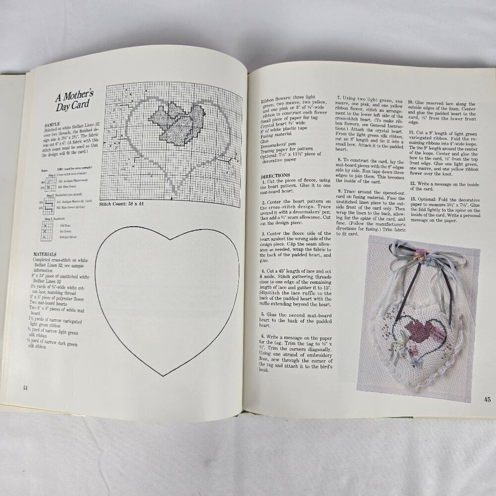 Holidays in Cross Stitch 1987 Hardback Book Patterns Color Listings Color Pics - Picture 3 of 10
